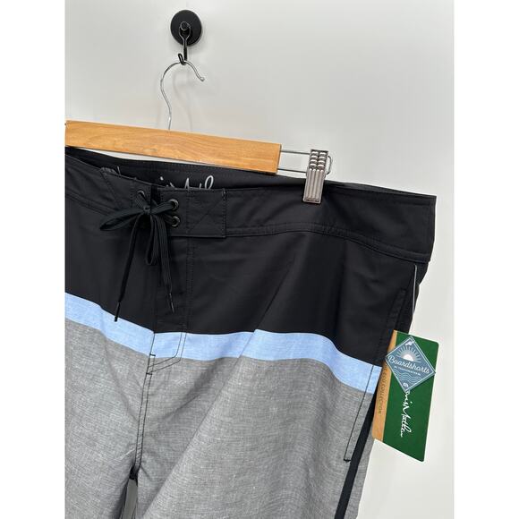 Travis Mathew Board Shorts Men 42 NWT Black Grey Level Five Heat Eco Collection - Picture 4 of 8